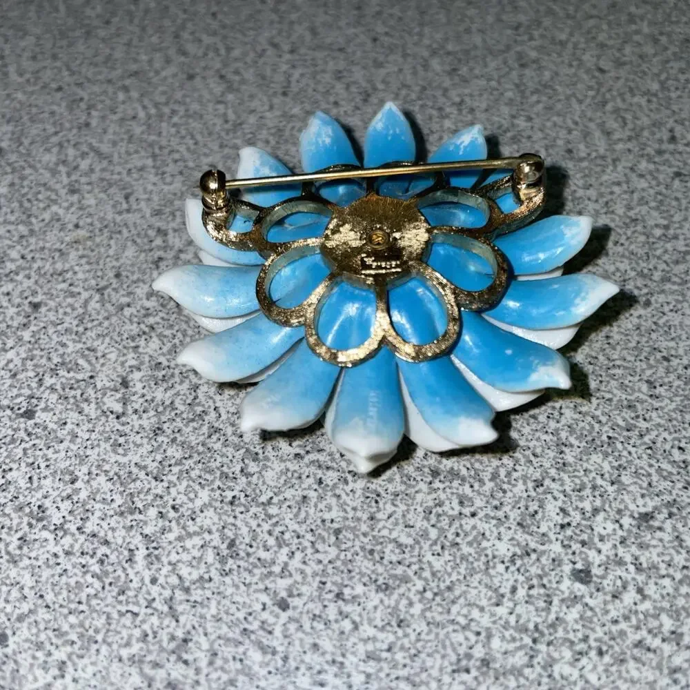 Vtg Crown Trifari Large Blue Flower Brooch With Goldtone Center